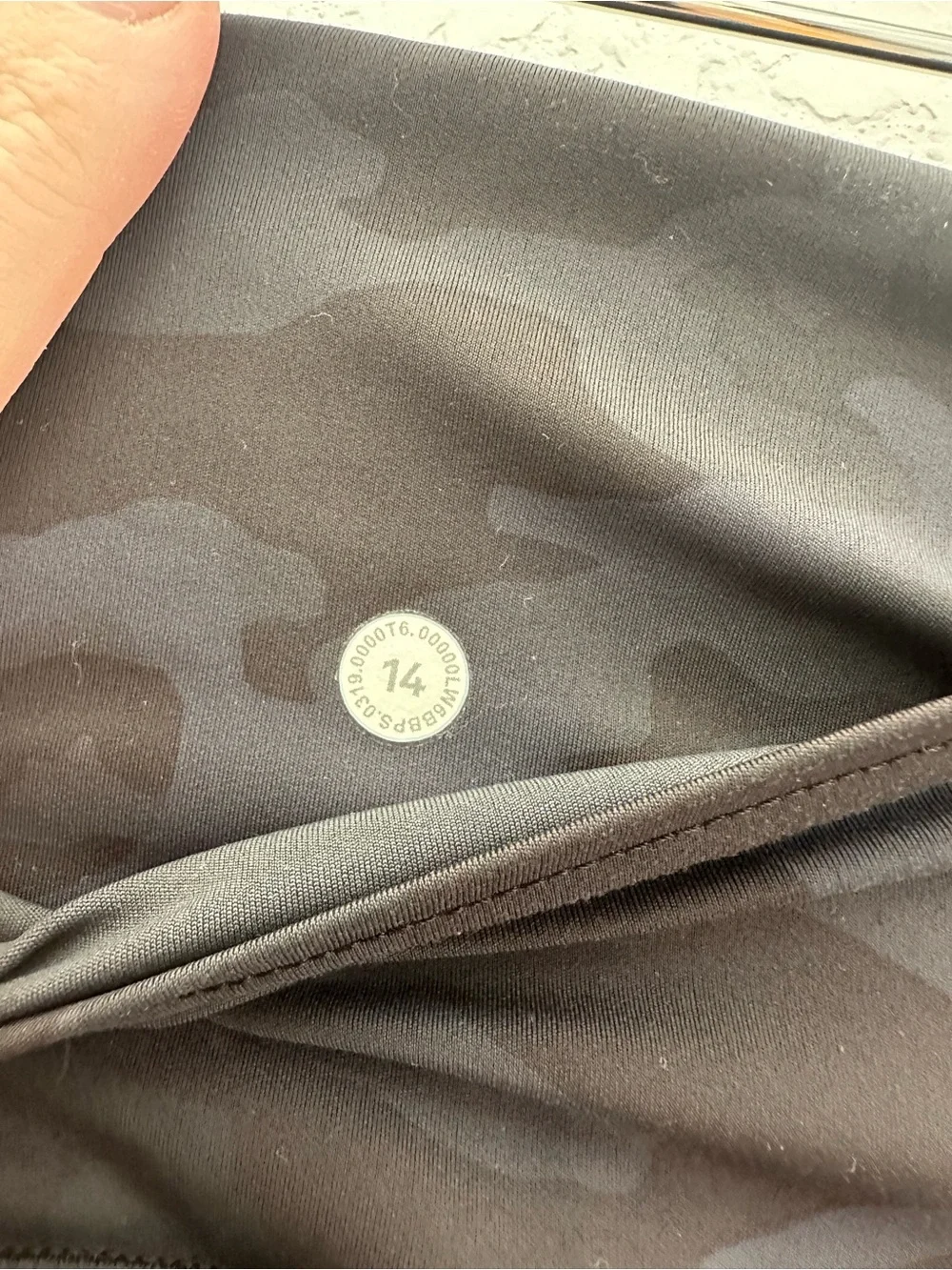 Lululemon Fast and Free High Rise Crop 23 Size 14 Camo Leggings Pockets Nulux